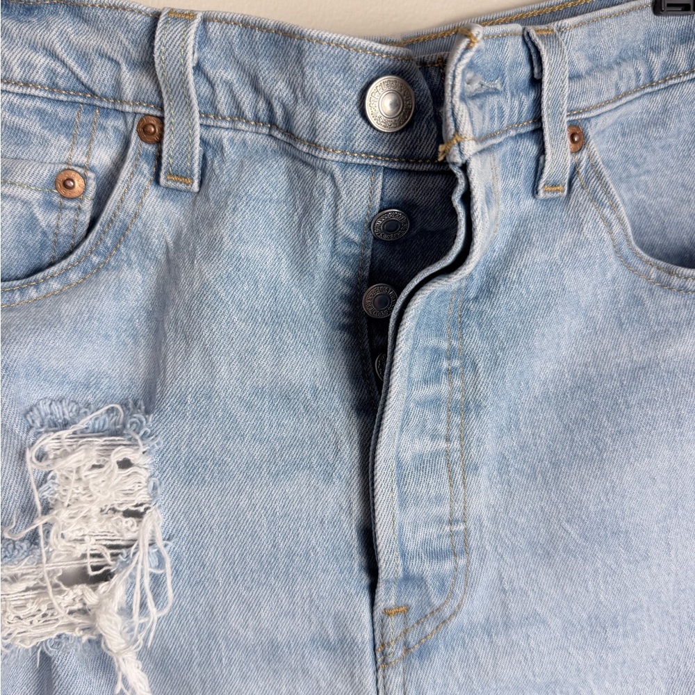 Levi's Light Blue Frayed Jeans Shorts - Picture 10 of 16